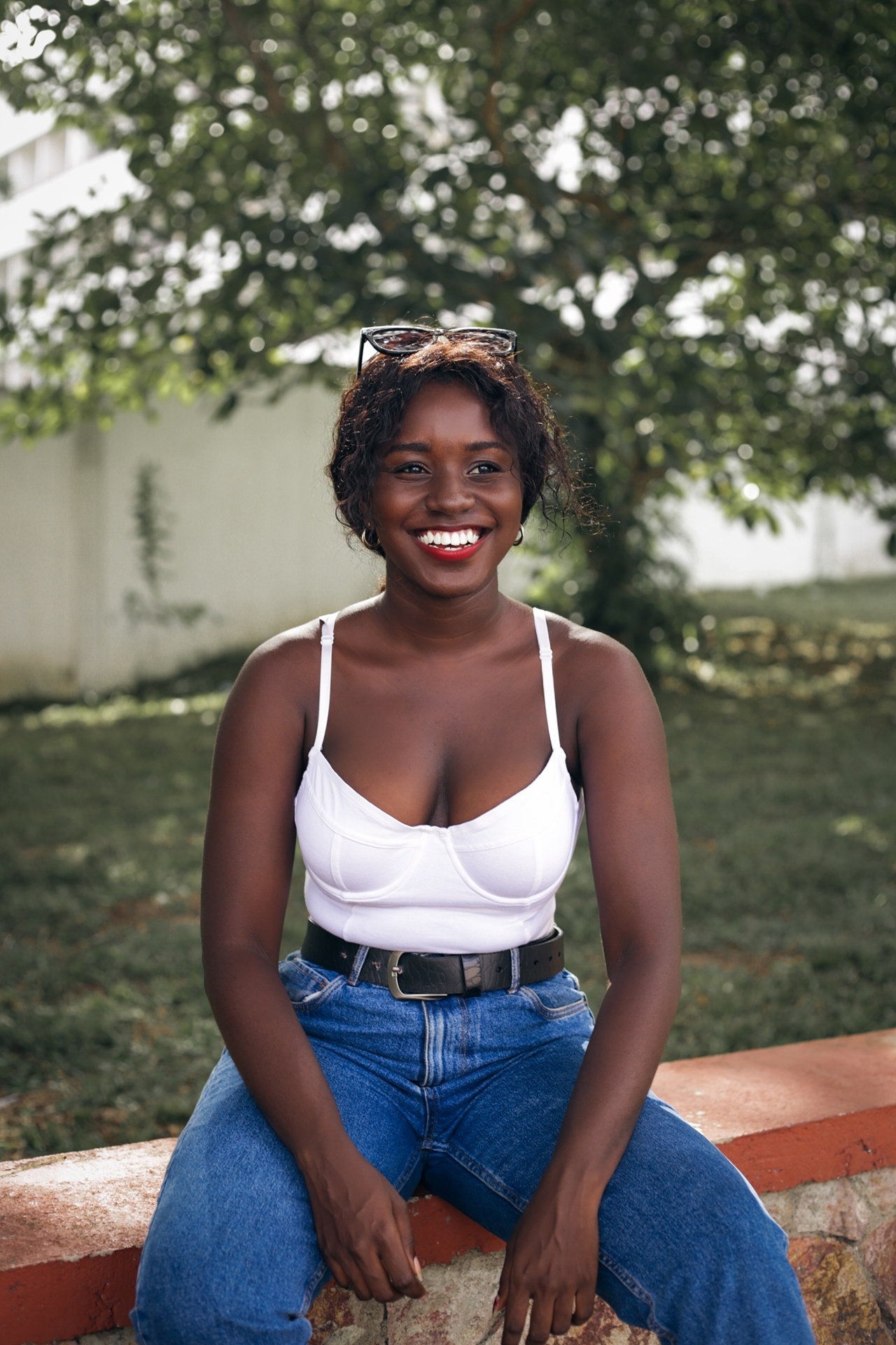 White Top, Red Lips, and the Perfect Shade of Blue Denim - Amoafoa